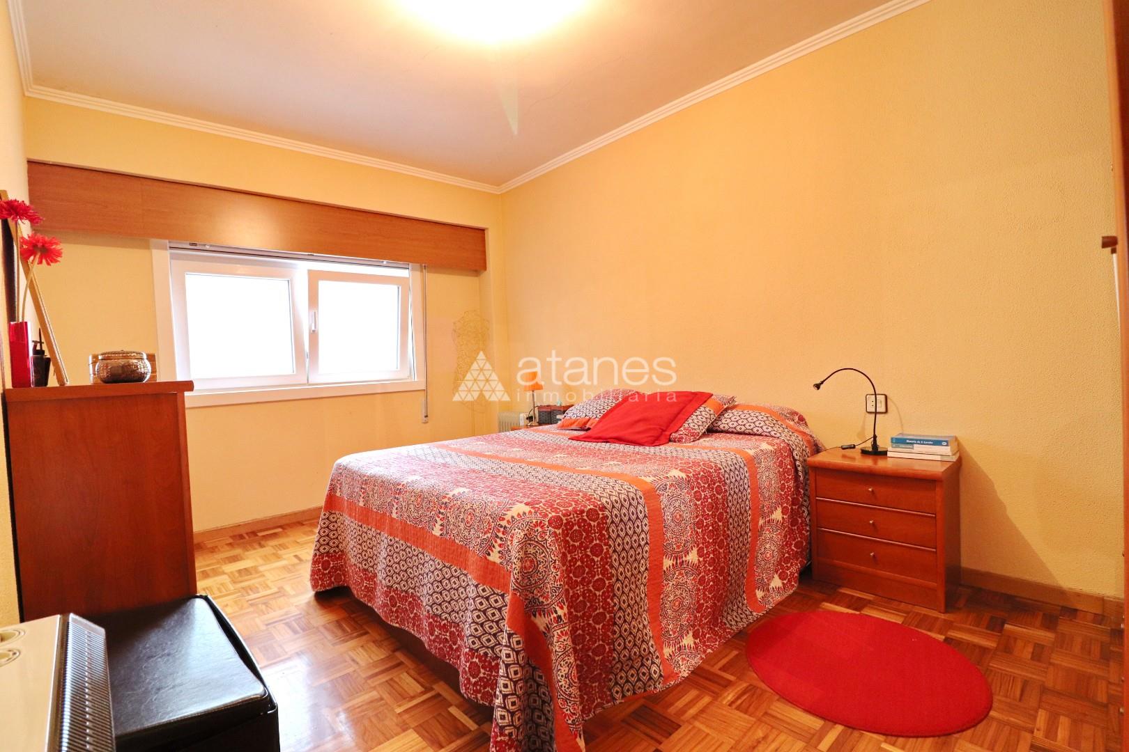 Soleado piso con Terraza en A Coruña/Los Castros