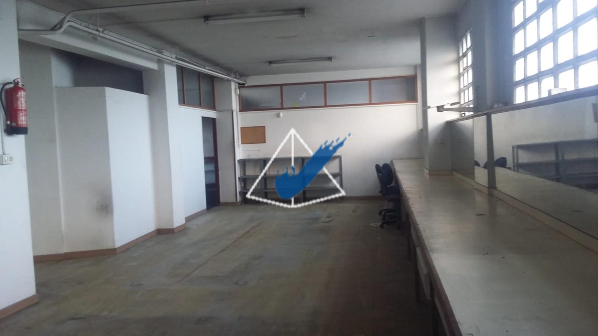 Local comercial amplio