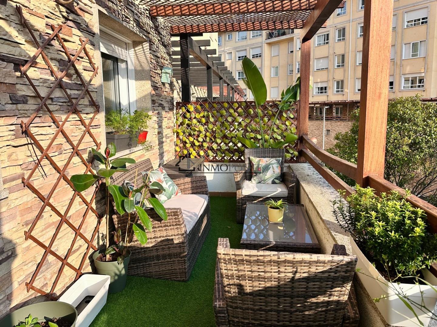 Se vende piso de 2 habitaciones con amplia terraza en Poio (